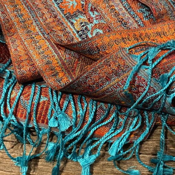 Turkish Silk Shawl - Picture 2 of 5
